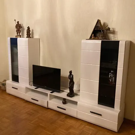 Grosse 100 M Zwei Schlafzimmer Kueche Internet Essbereich Waschmaschine Spuelmaschine Eigenes Badezimmer