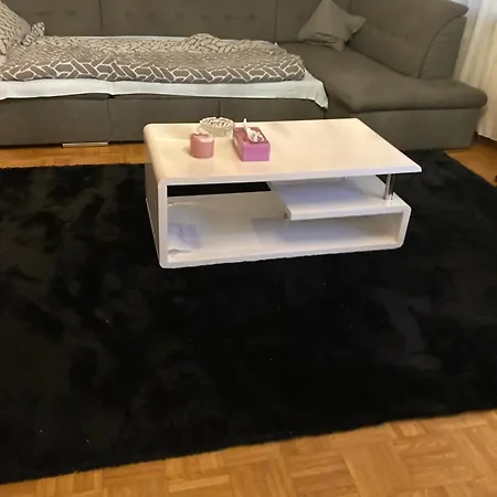 Grosse 100 M Zwei Schlafzimmer Kueche Internet Essbereich Waschmaschine Spuelmaschine Eigenes Badezimmer *