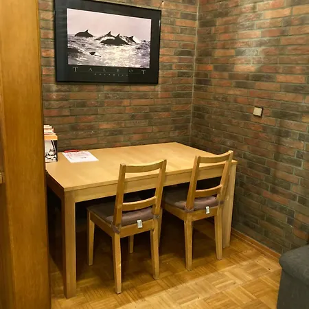 100 M Zwei Schlafzimmer Bad Eigenes Badezimmer Erdgeschoss Parkplatz *
