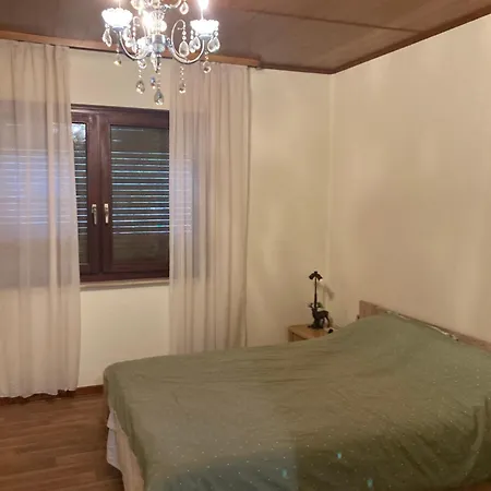 Rum i privatbostad 100 M Zwei Schlafzimmer Bad Eigenes Badezimmer Erdgeschoss Parkplatz