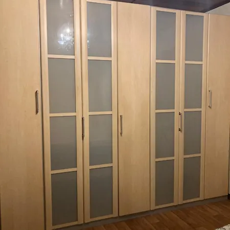 Grosse 100 M Zwei Schlafzimmer Kueche Internet Essbereich Waschmaschine Spuelmaschine Eigenes Badezimmer *