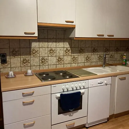 100 M Zwei Schlafzimmer Bad Eigenes Badezimmer Erdgeschoss Parkplatz *