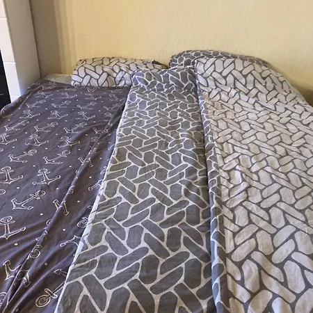 Séjour chez l'habitant Grosse 100 M Zwei Schlafzimmer Kueche Internet Essbereich Waschmaschine Spuelmaschine Eigenes Badezimmer Duisbourg