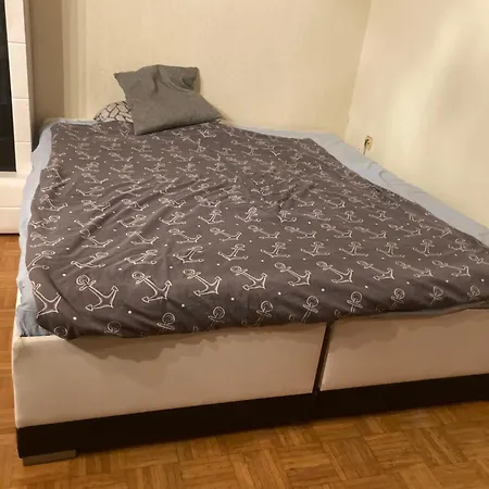 Grosse 100 M Zwei Schlafzimmer Kueche Internet Essbereich Waschmaschine Spuelmaschine Eigenes Badezimmer * Duisbourg