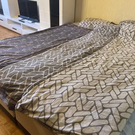 100 M Zwei Schlafzimmer Bad Eigenes Badezimmer Erdgeschoss Parkplatz Rum i privatbostad