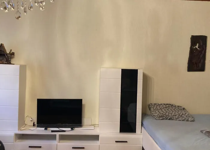 Grosse 100 M Zwei Schlafzimmer Kueche Internet Essbereich Waschmaschine Spuelmaschine Eigenes Badezimmer Privat bolig *