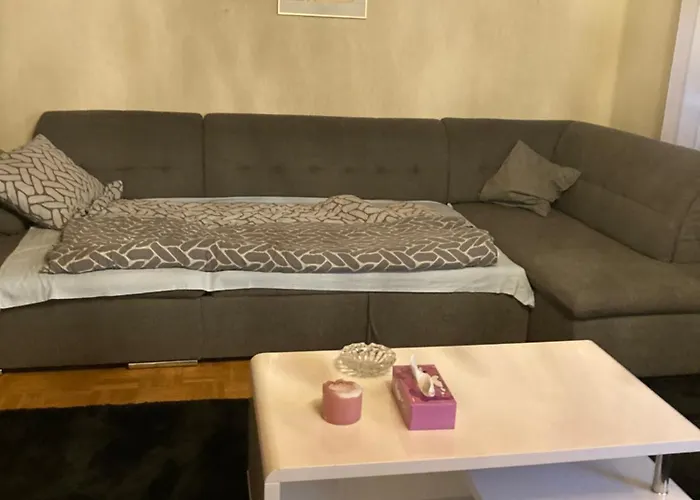 Grosse 100 M Zwei Schlafzimmer Kueche Internet Essbereich Waschmaschine Spuelmaschine Eigenes Badezimmer Duisburg