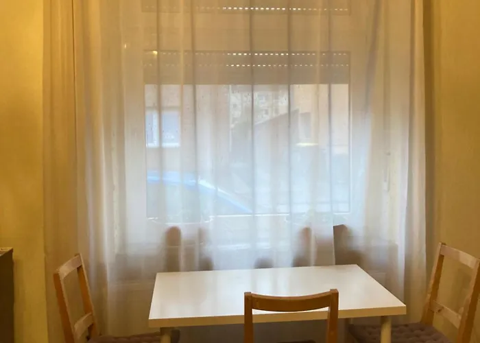 Grosse 100 M Zwei Schlafzimmer Kueche Internet Essbereich Waschmaschine Spuelmaschine Eigenes Badezimmer Séjour chez l'habitant