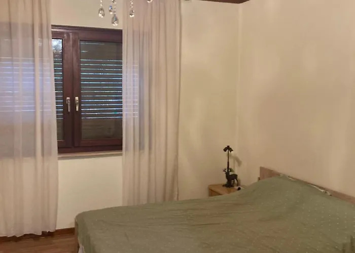 Séjour chez l'habitant Grosse 100 M Zwei Schlafzimmer Kueche Internet Essbereich Waschmaschine Spuelmaschine Eigenes Badezimmer