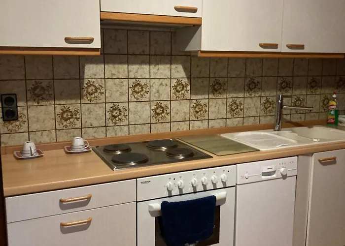 Grosse Unterkunft 100 M Zwei Schlafzimmer Kueche Internet Essbereich Waschmaschine Spuelmaschine Eigenes Badezimmer *