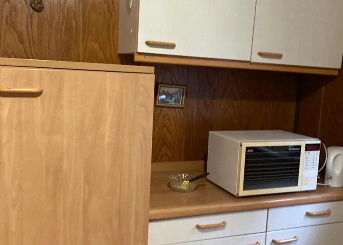 Grosse 100 M Zwei Schlafzimmer Kueche Internet Essbereich Waschmaschine Spuelmaschine Eigenes Badezimmer Kwatera prywatna